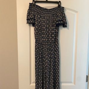 Jumpsuit. Off shoulder. Elasticated waist.